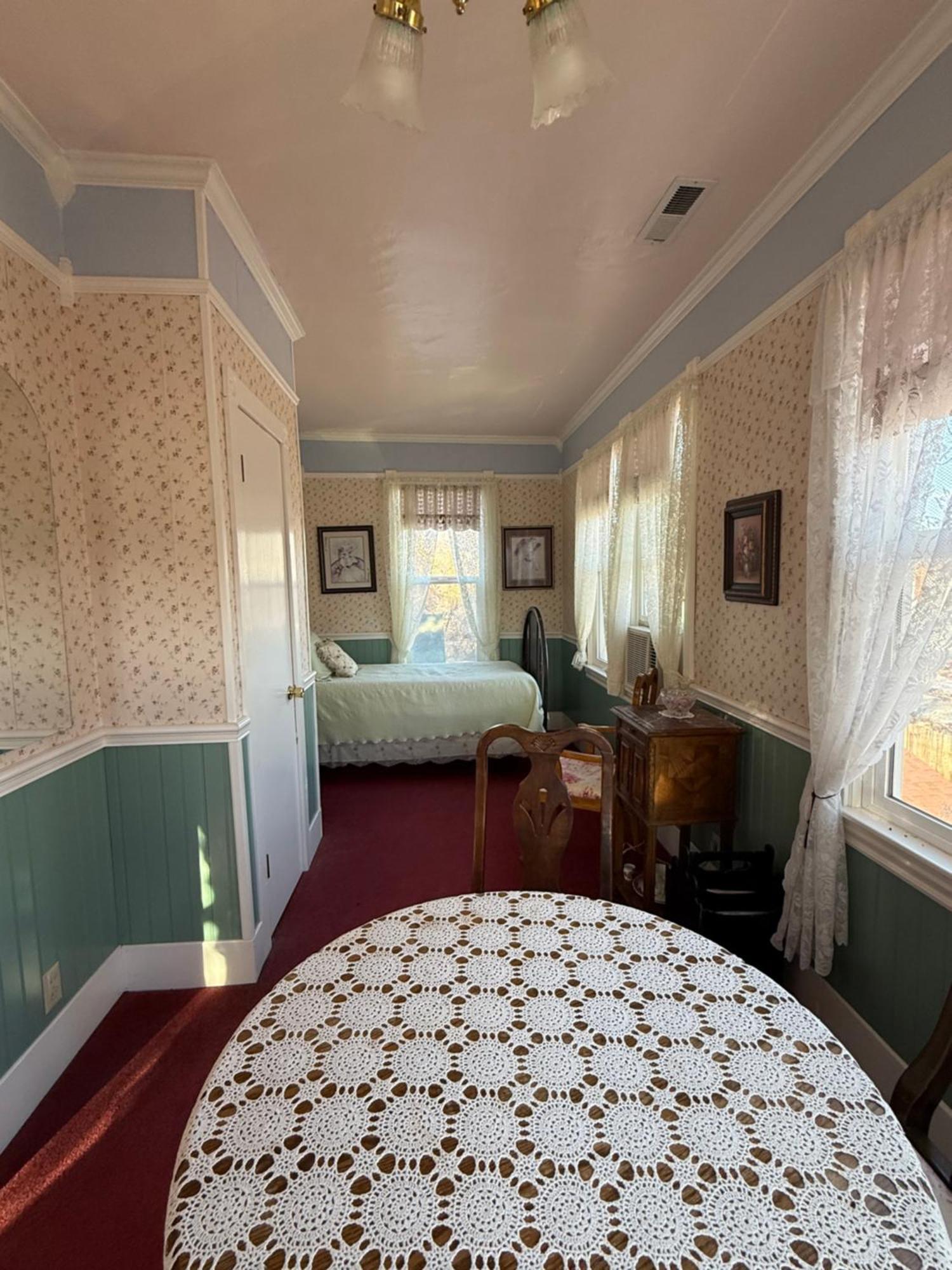 Roseberry House Bed And Breakfast Susanville Exterior photo