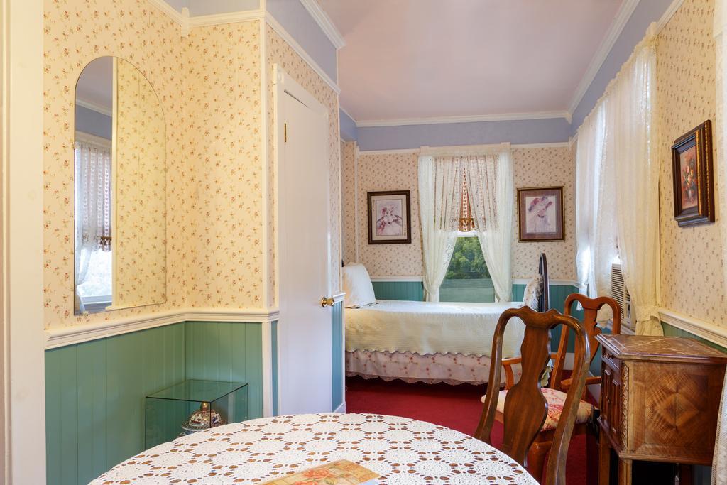 Roseberry House Bed And Breakfast Susanville Exterior photo